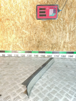 Накладка порога внутренняя передняя правая S 221