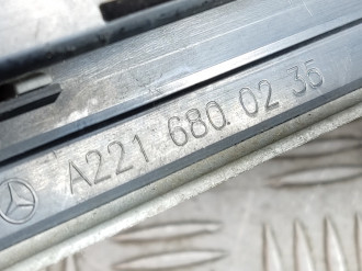 Накладка порога внутренняя передняя правая S 221