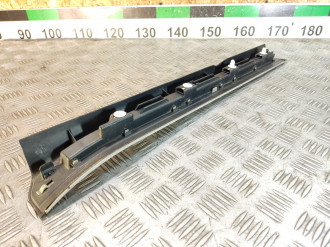 Накладка порога внутренняя передняя левая S 221