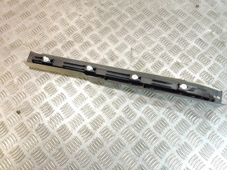 Накладка порога внутренняя передняя левая S 221