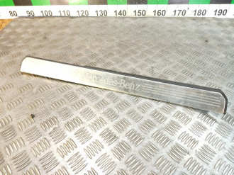 Накладка порога внутренняя передняя левая S 221