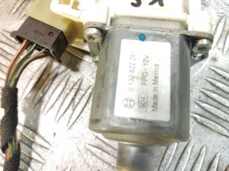 Моторчик стеклоподъемника левый задний Ml 164