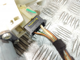 Моторчик стеклоподъемника левый задний Ml 164