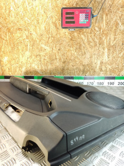 Обшивка двери передней правой Ml 164