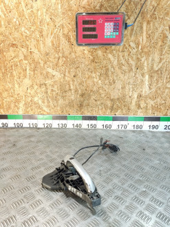 Ручка двери передней правой Ml 164