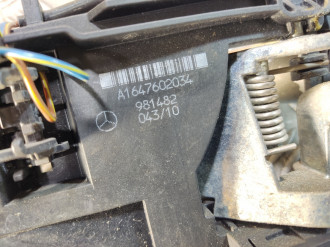 Ручка двери передней правой Ml 164