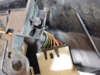 Замок двери передней правой Ml 164