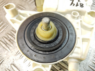 Моторчик стеклоподъемника правый задний Ml 164