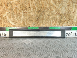 Накладка порога внутренняя передняя левая Ml 164