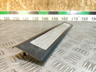 Накладка порога внутренняя передняя левая Ml 164