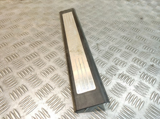 Накладка порога внутренняя передняя левая Ml 164