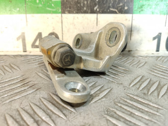 Петля двери передней правой верхняя Ml 164