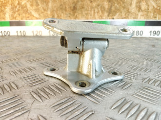 Петля двери передней правой нижняя Ml 164