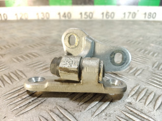 Петля двери передней левой верхняя Ml 164