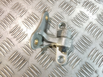 Петля двери передней левой верхняя Ml 164