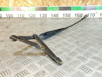 Поводок стеклоочистителя передний правый Ml 164