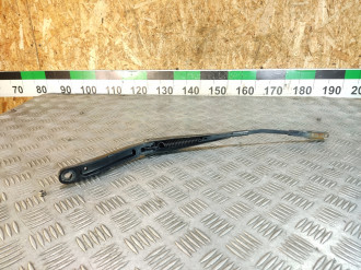 Поводок стеклоочистителя передний левый Ml 164