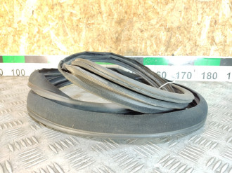 Уплотнитель двери задней правой Ml 164