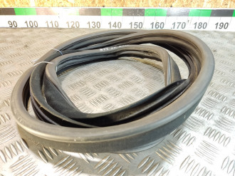 Уплотнитель двери задней правой Ml 164