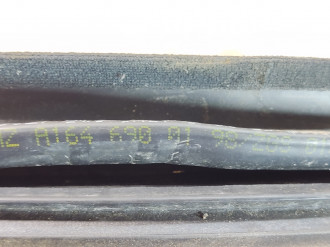 Уплотнитель двери передней правой Ml 164