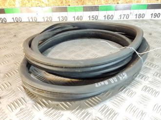 Уплотнитель двери передней правой Ml 164