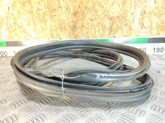 Уплотнитель багажника Ml 164