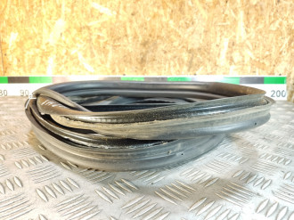 Уплотнитель багажника Ml 164