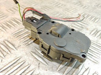 Моторчик заслонки отопителя Ml 164