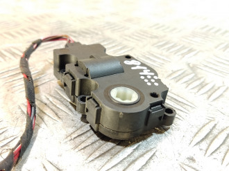 Моторчик заслонки отопителя Ml 164