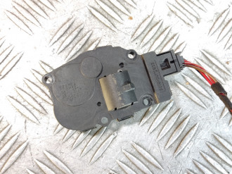 Моторчик заслонки отопителя Ml 164