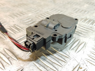 Моторчик заслонки отопителя Ml 164