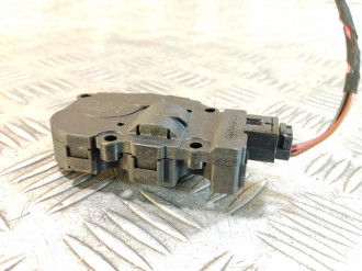 Моторчик заслонки отопителя Ml 164