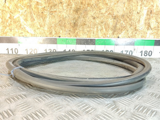 Уплотнитель двери передней правой Ml 164