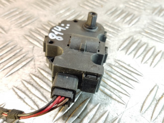 Моторчик заслонки отопителя Ml 164