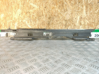 Обшивка багажника правая Ml 164