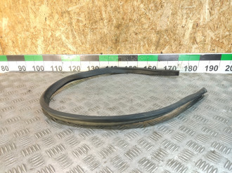 Уплотнитель капота Ml 164