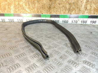 Уплотнитель капота Ml 164