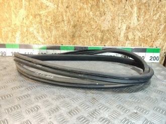 Уплотнитель двери передней левой Ml 164