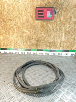 Уплотнитель двери передней левой Ml 164