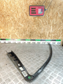 Накладка стекла двери передней левой Ml 164