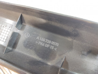 Накладка стекла двери передней левой Ml 164