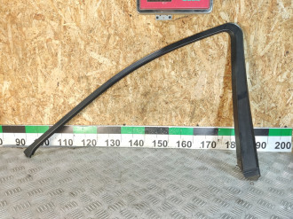 Накладка стекла двери передней правой Ml 164