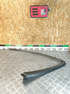 Накладка стекла двери передней правой Ml 164