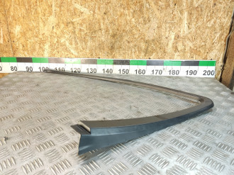 Накладка стекла двери передней правой Ml 164