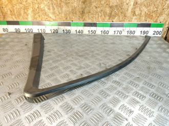 Накладка стекла двери передней правой Ml 164