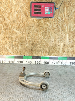 Рычаг передний верхний правый Ml 164