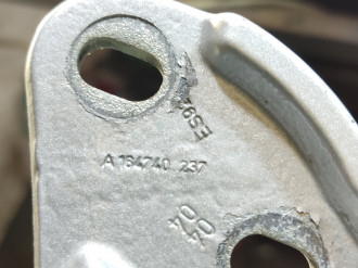 Петля багажника правая Ml 164