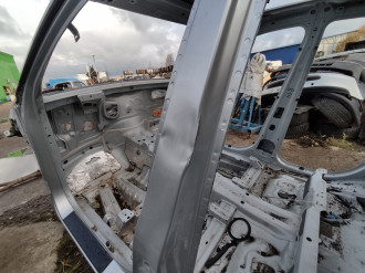 Порог со стойкой левой Ml 164