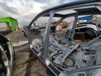 Порог со стойкой левой Ml 164