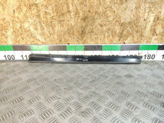 Уплотнитель двери задней левой Ml 164